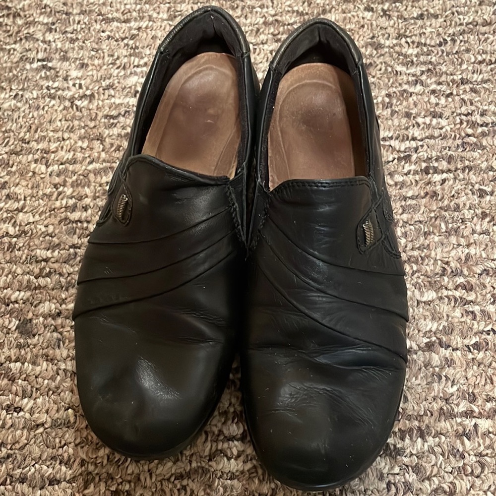 Earth origins black shoes size 7 1/2 M